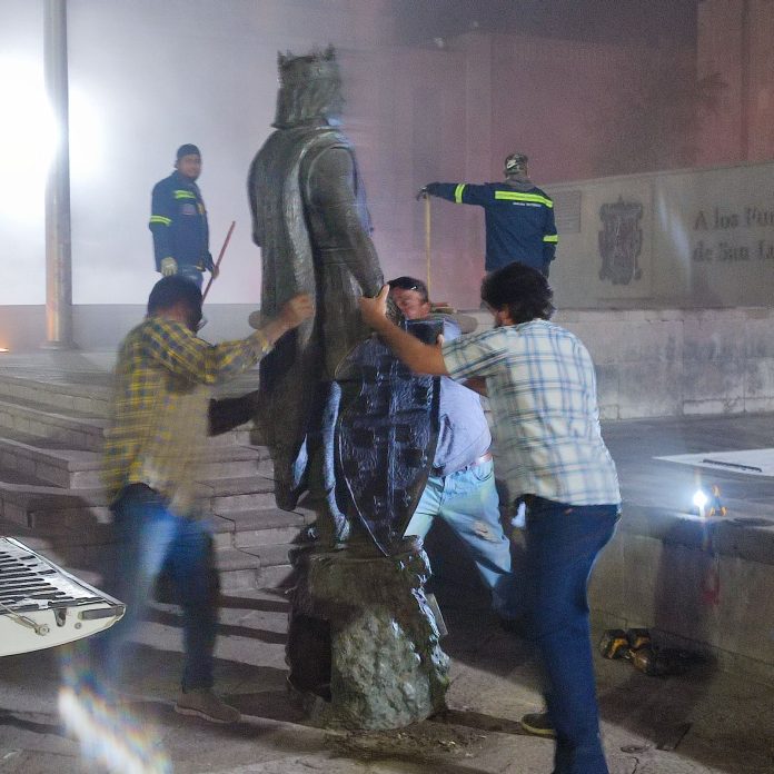 escultura de San Luis Rey de Francia