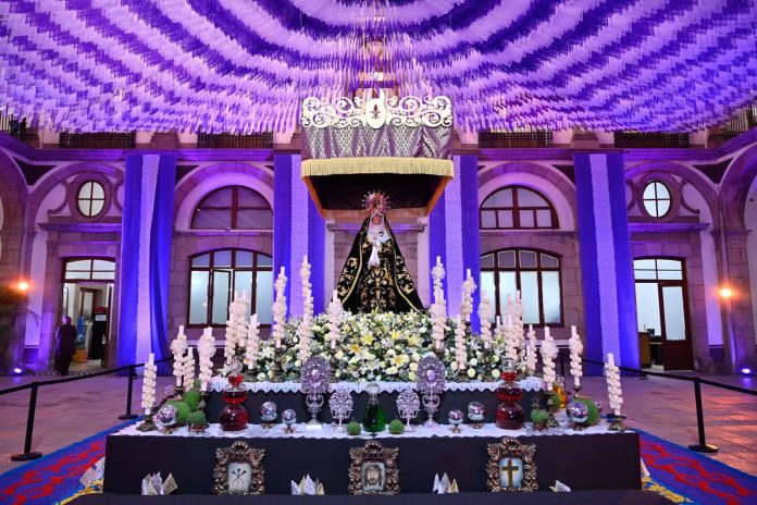 MONUMENTAL ALTAR DE DOLORES