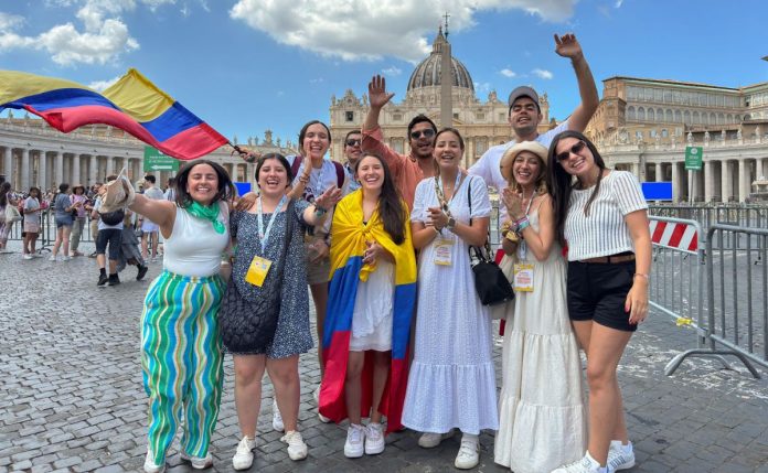 jovenes-invaden-roma-por-el-jubileo-de-la-juventud;-viven-‘ambiente-mundialista’