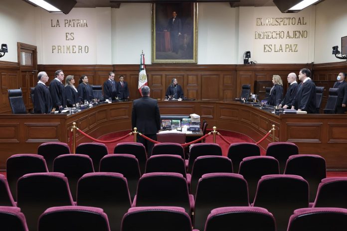 “suprema-corte-cierra-su-ciclo-con-el-racismo”:-sheinbaum-tras-amparo-a-lorenzo-cordova