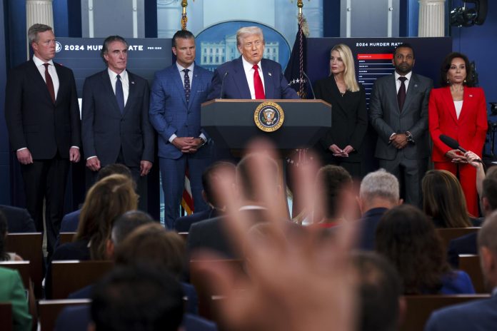 chicago-rechaza-la-amenaza-de-trump-de-enviar-soldados-para-combatir-la-violencia