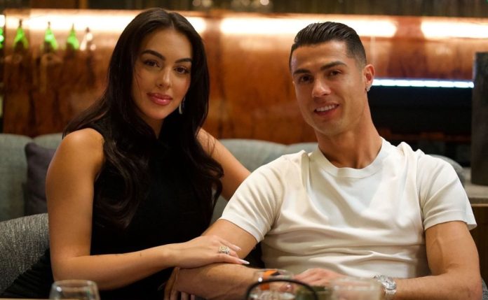 cristiano-ronaldo-y-georgina-rodriguez-anuncian-su-boda;-asi-es-el-anillo-de-compromiso