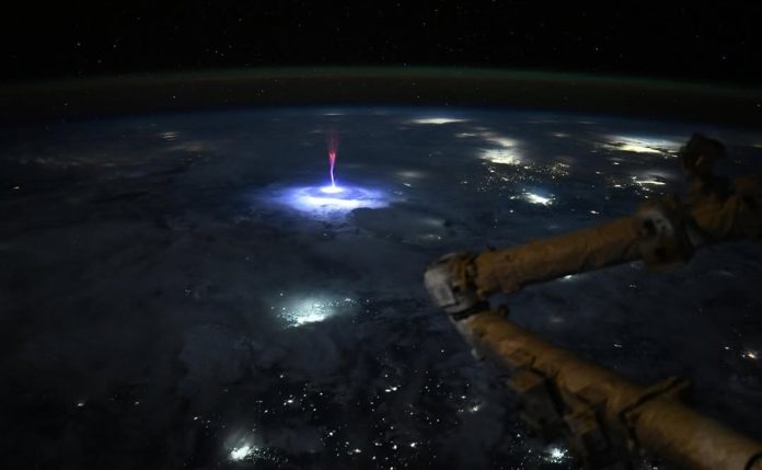 captan-asombroso-‘chorro-gigante’-sobre-mexico-y-eeuu.